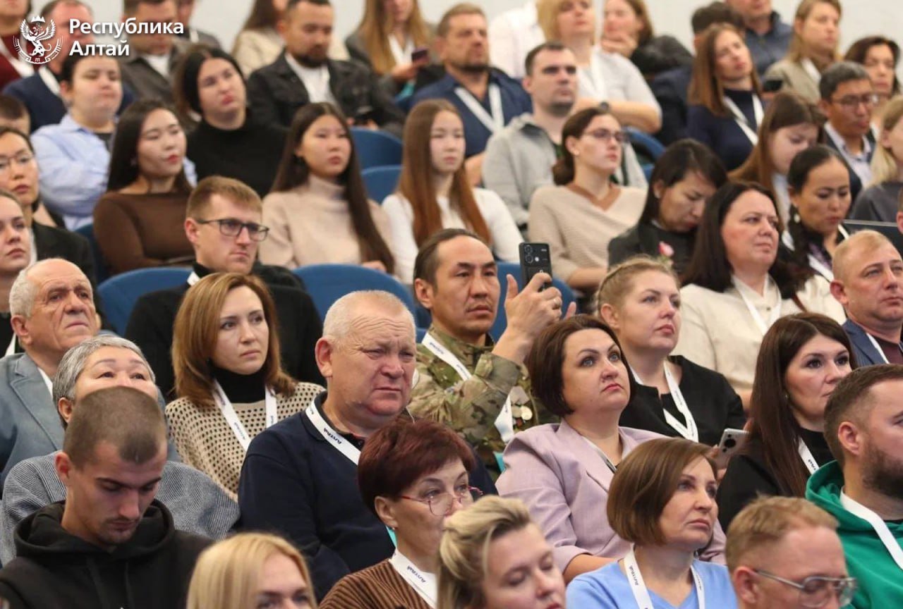 Председатель правительства РА Александр Прокопьев провел совещание с местными представителями турбизнеса Председатель правительства РА Александр Прокопьев провел совещание с местными представителями турбизнеса