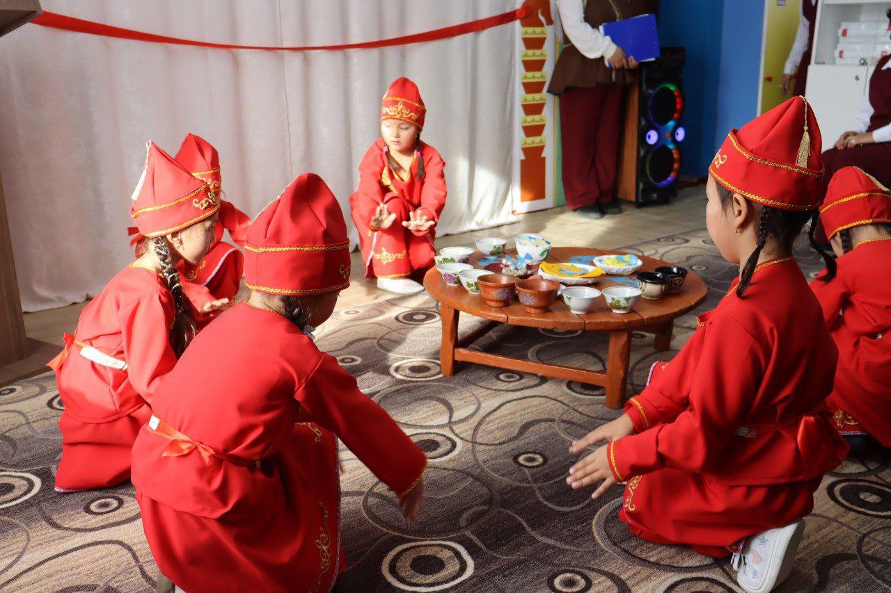 Национальный уголок открыли в детском садике «Айгулек» села Джазатор, в Кош-Агачском районе это уже 10-й по счету национальный уголок в детсадах Национальный уголок открыли в детском садике «Айгулек» села Джазатор, в Кош-Агачском районе это уже 10-й по счету национальный уголок в детсадах