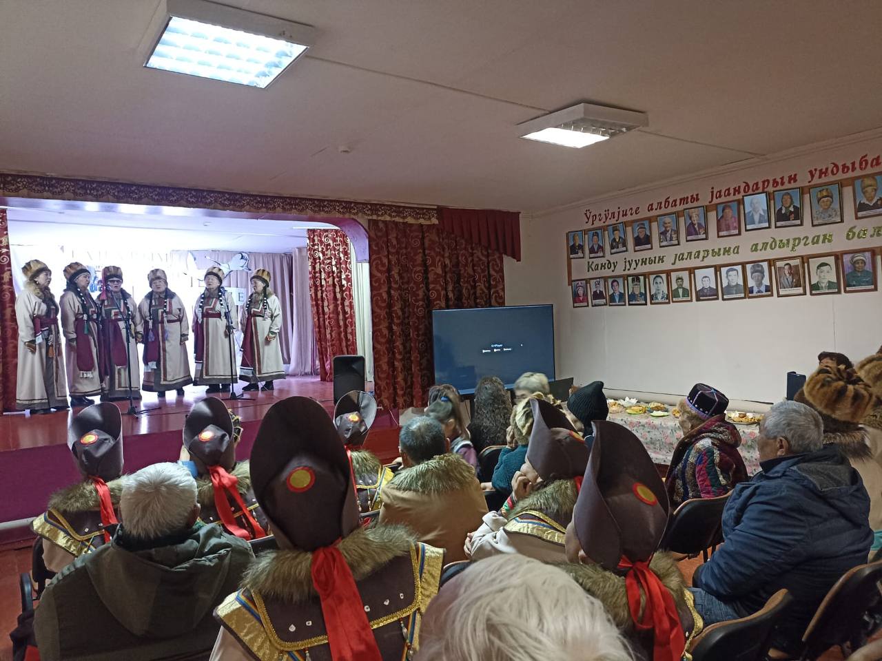 В селе Беш- Озк Шебалинского района проходит вечер памяти "Jаарым мени кксимде!" В селе Беш- Озк Шебалинского района проходит вечер памяти "Jаарым мени кксимде!"