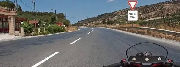 О чем информируют Вас эти дорожные знаки?