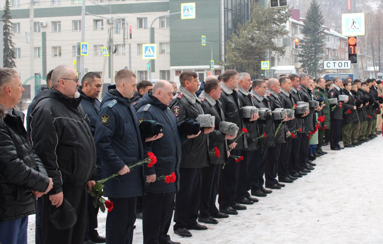Митинг, посвященный памяти погибших при выполнении служебных обязанностей сотрудников органов внутренних дел Российской Федерации, состоялся в Горно-Алтайске