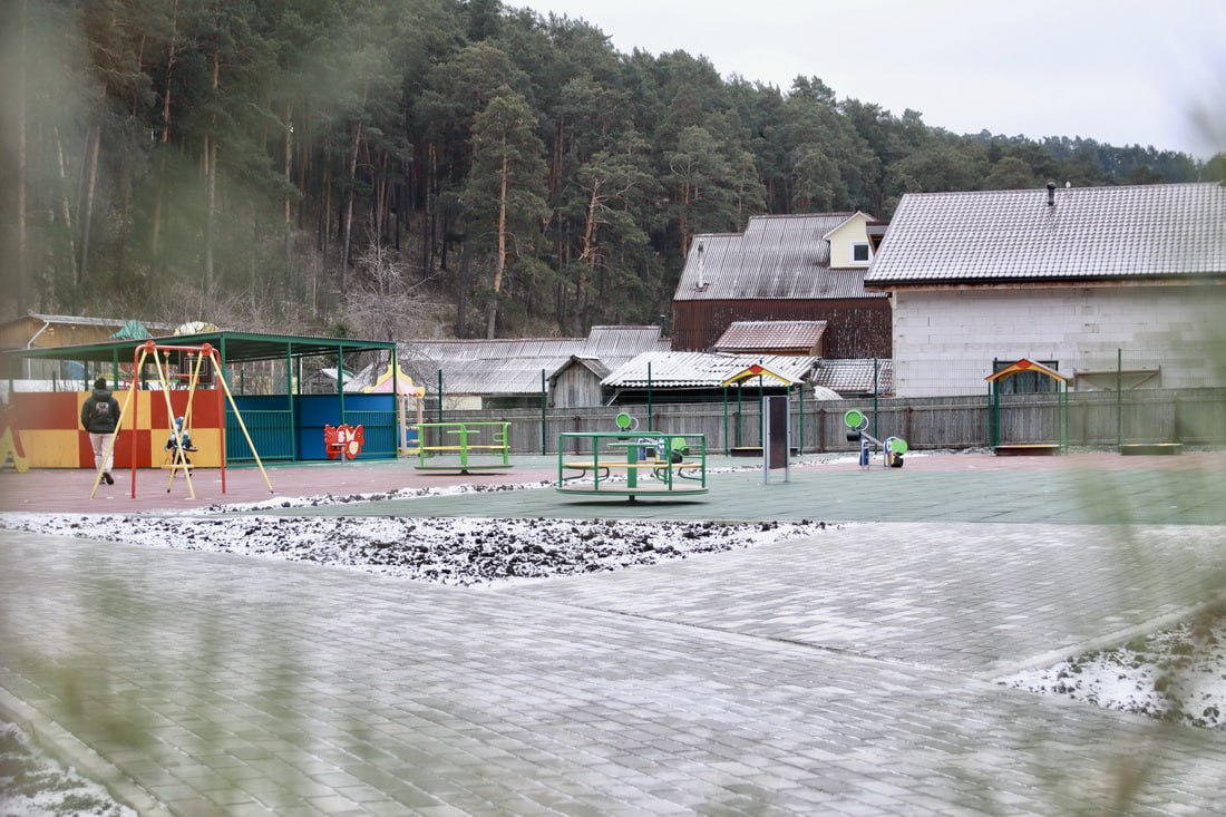 Детский сад «Медвежонок» открыли в Чемале после капремонта, на работы более 45 млн рублей выделили работающие в районе инвесторы Детский сад «Медвежонок» открыли в Чемале после капремонта, на работы более 45 млн рублей выделили работающие в районе инвесторы