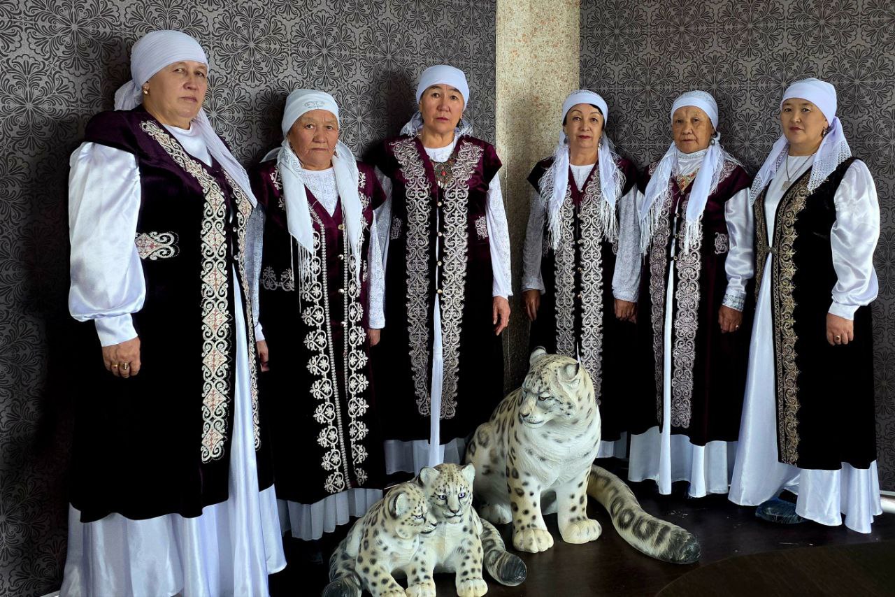 Хор «Ажелер» (бабушки) из села Жана-Аул Кош-Агачского района побывал в гостях в Сайлюгемском нацпарке