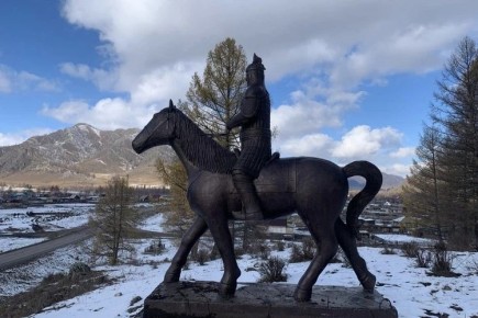 В Беш-Озеке селяне на свои деньги соорудили памятник эпическому Батыру