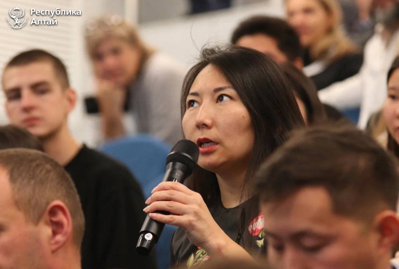 Председатель правительства РА Александр Прокопьев провел совещание с местными представителями турбизнеса Председатель правительства РА Александр Прокопьев провел совещание с местными представителями турбизнеса