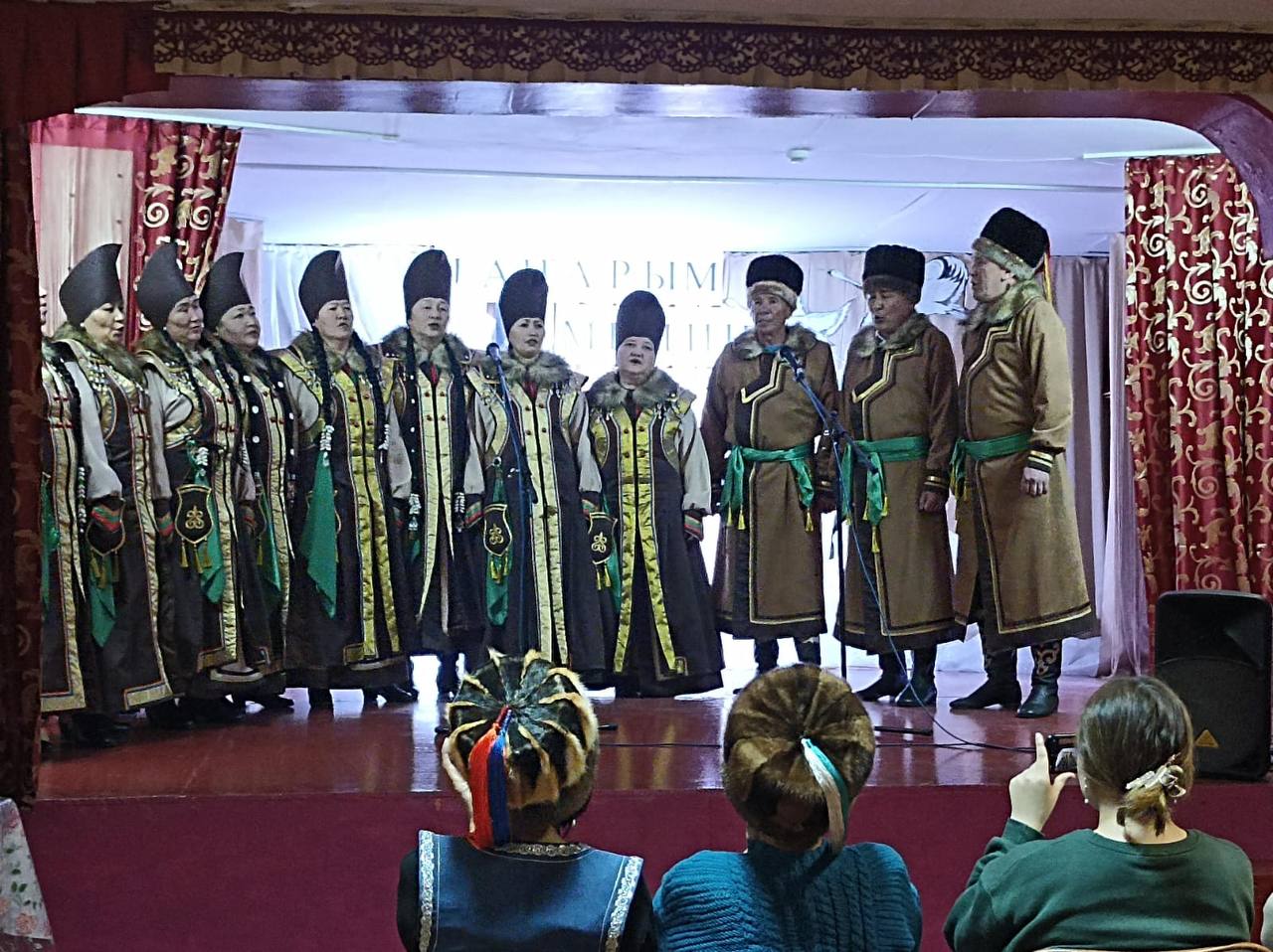 В селе Беш- Озк Шебалинского района проходит вечер памяти "Jаарым мени кксимде!" В селе Беш- Озк Шебалинского района проходит вечер памяти "Jаарым мени кксимде!"