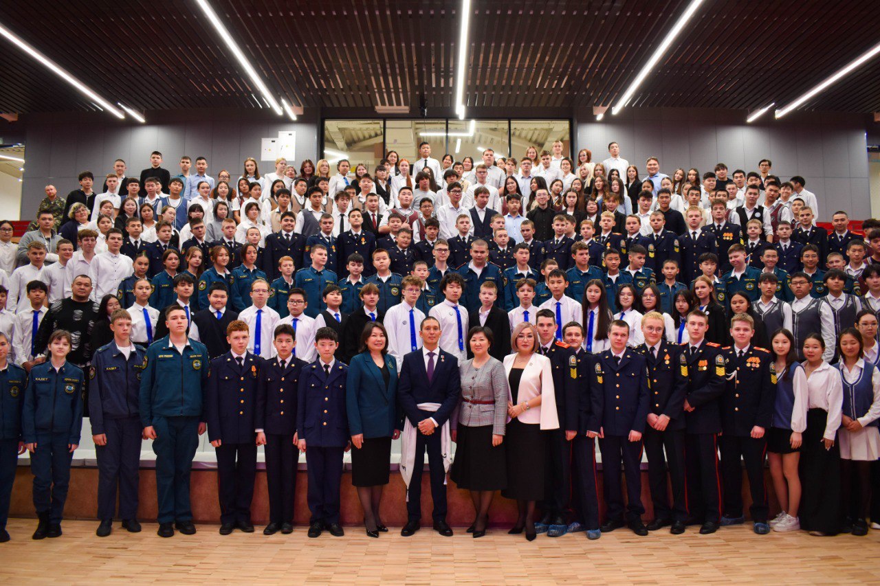 Герой России Амыр Аргамаков встретился с молодежью Горного Алтая Герой России Амыр Аргамаков встретился с молодежью Горного Алтая