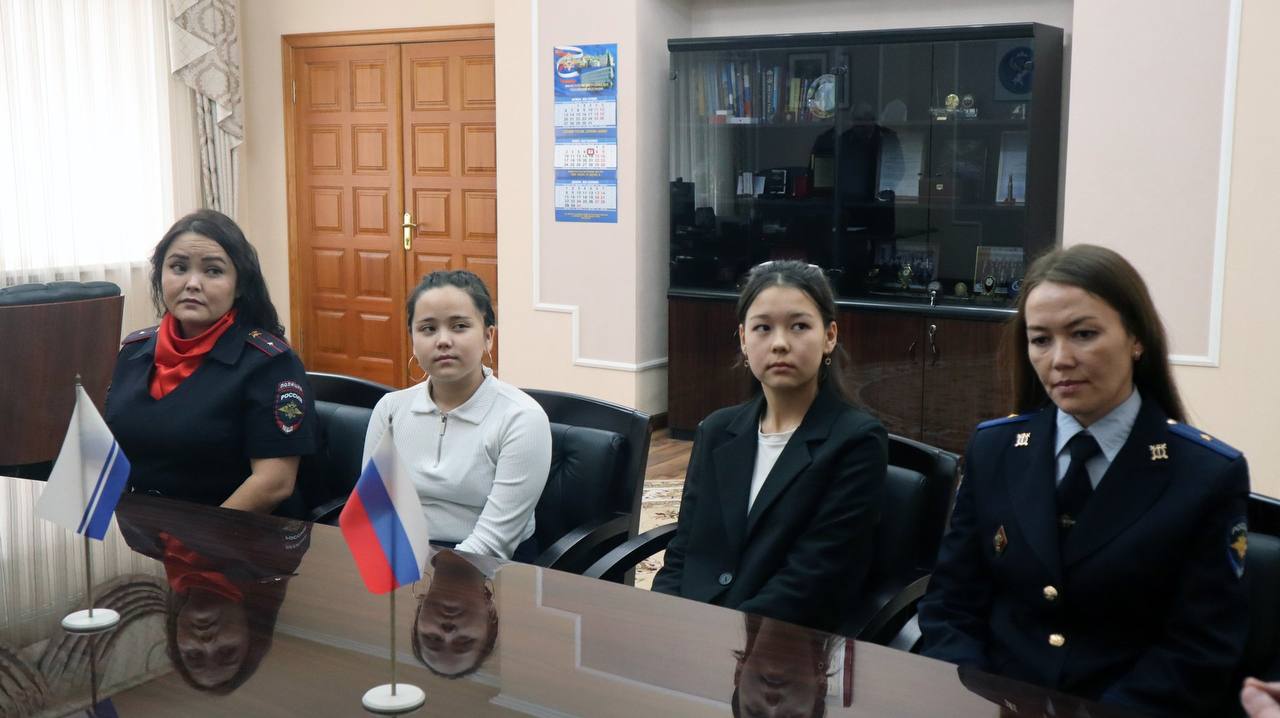 В МВД по Республике Алтай наградили победителей регионального этапа конкурса «Мои родители работают в полиции» В МВД по Республике Алтай наградили победителей регионального этапа конкурса «Мои родители работают в полиции»