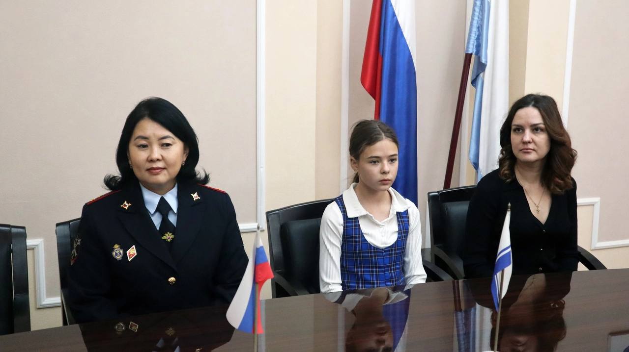 В МВД по Республике Алтай наградили победителей регионального этапа конкурса «Мои родители работают в полиции» В МВД по Республике Алтай наградили победителей регионального этапа конкурса «Мои родители работают в полиции»