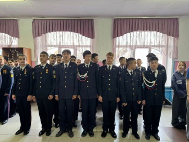 В Горно-Алтайске увековечили память героя-выпускника, погибшего в зоне СВО