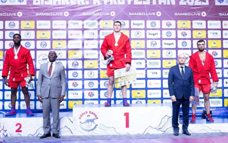 Спортсмен Артём Тадин – чемпион мира по боевому самбо