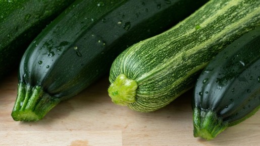 Из кабачка можно сделать сытный ужин: гораздо вкуснее закруток и оладий