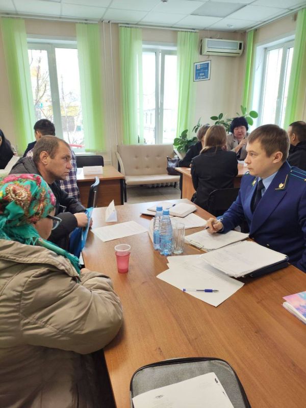 Прокурор Улаганского района принял участие в мобильной юридической приемной «Правомобиль. КСВО»