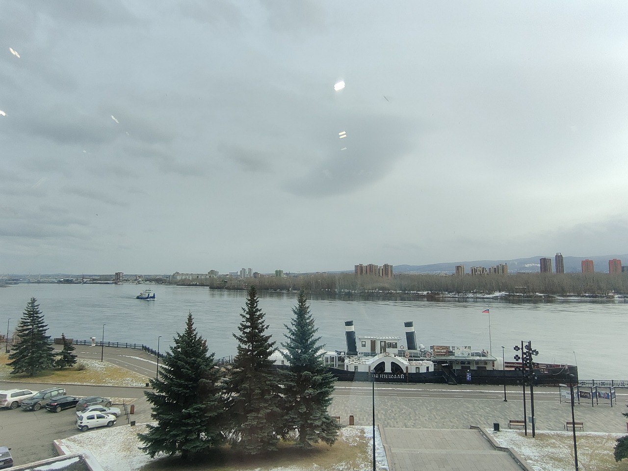 Мы живем далеко от центра России, добираться до Москвы, Санкт-Петербурга, Калининграда и других прекрасных городов страны нам далековато и дороговато, а вот путешествия по Сибири более доступны