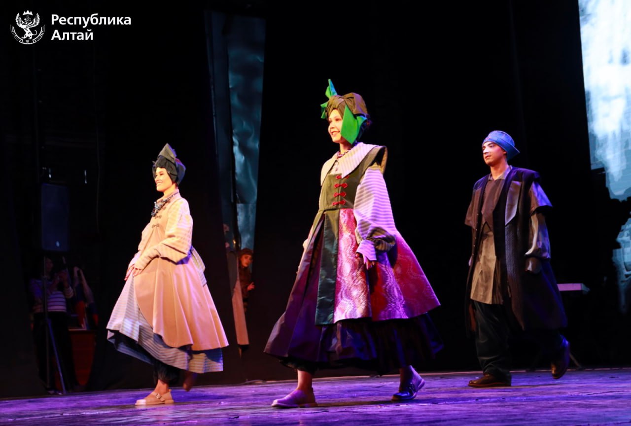 Глава Республики Алтай Андрей Турчак поздравил Горно-Алтайский государственный политехнический колледж имени Михаила Захаровича Гнездилова с 70-летним юбилеем Глава Республики Алтай Андрей Турчак поздравил Горно-Алтайский государственный политехнический колледж имени Михаила Захаровича Гнездилова с 70-летним юбилеем