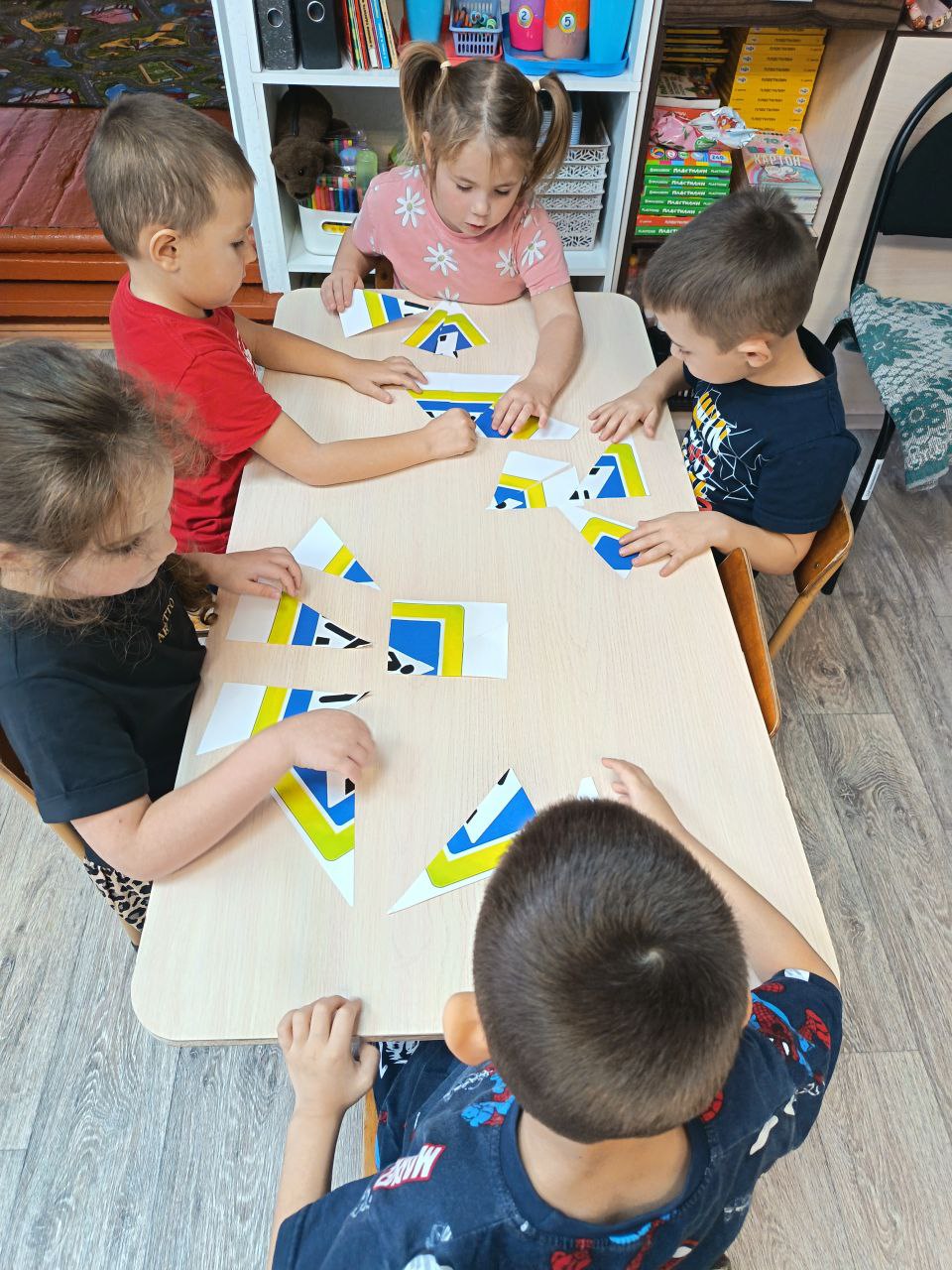 Инспекторы ГИБДД посетили детский сад «Солнышко» с. Турочак Турочакского района с целью закрепить у детей знания о правилах дорожного движения для пешеходов Инспекторы ГИБДД посетили детский сад «Солнышко» с. Турочак Турочакского района с целью закрепить у детей знания о правилах дорожного движения для пешеходов