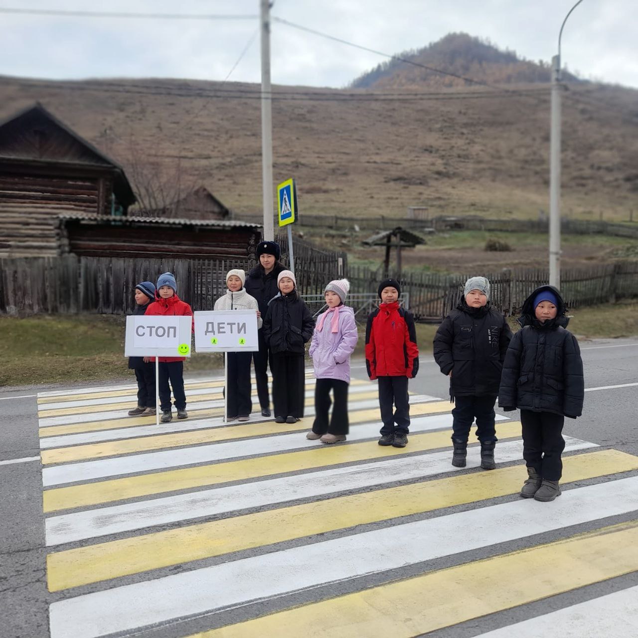 Сотрудники Госавтоинспекции провели для школьников с. Хабаровка Онгудайского района пешеходную экскурсию для закрепления Правил дорожного движения Сотрудники Госавтоинспекции провели для школьников с. Хабаровка Онгудайского района пешеходную экскурсию для закрепления Правил дорожного движения