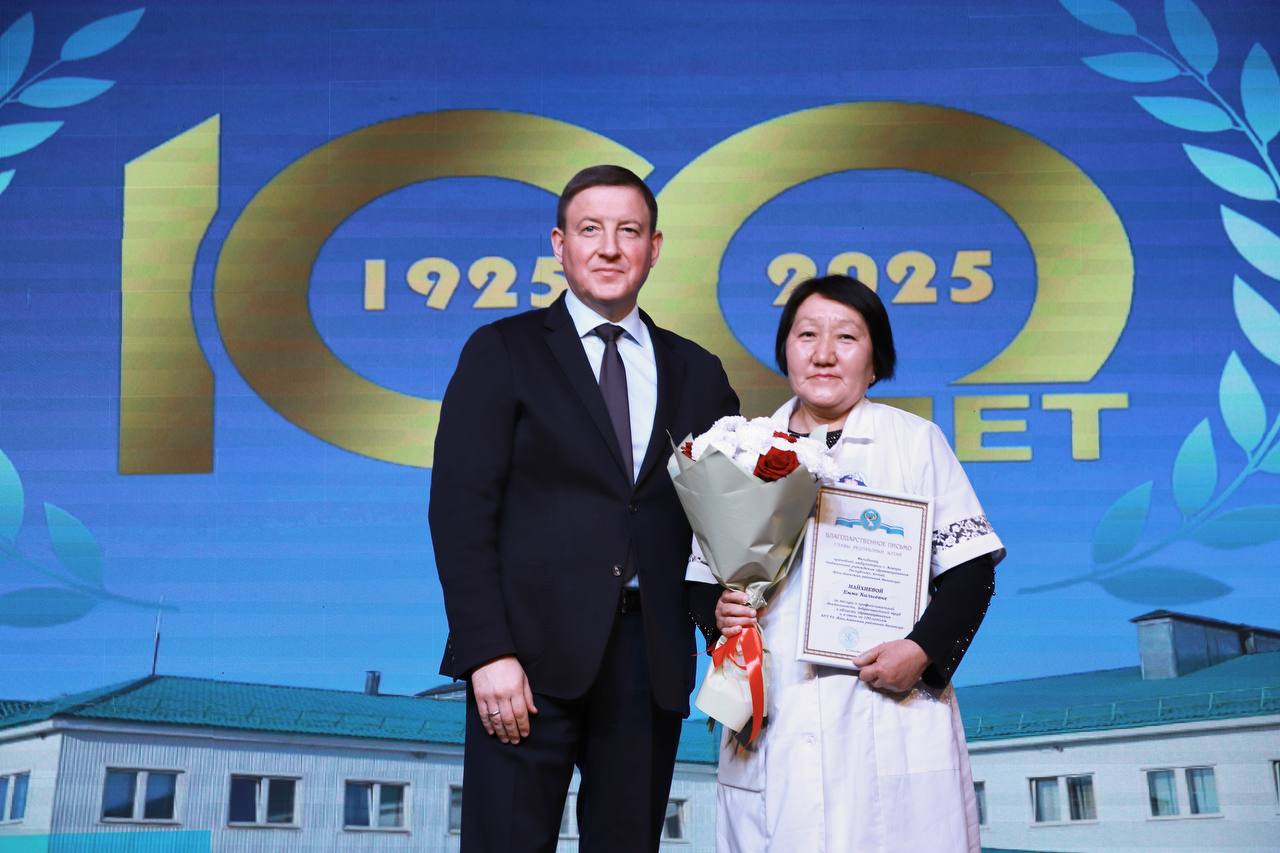 Коллектив и ветеранов Кош-Агачской районной больницы, история которой начиналась с четырех коек, поздравили со столетием учреждения Коллектив и ветеранов Кош-Агачской районной больницы, история которой начиналась с четырех коек, поздравили со столетием учреждения