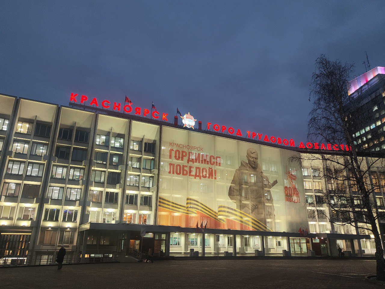 Мы живем далеко от центра России, добираться до Москвы, Санкт-Петербурга, Калининграда и других прекрасных городов страны нам далековато и дороговато, а вот путешествия по Сибири более доступны Мы живем далеко от центра России, добираться до Москвы, Санкт-Петербурга, Калининграда и других прекрасных городов страны нам далековато и дороговато, а вот путешествия по Сибири более доступны