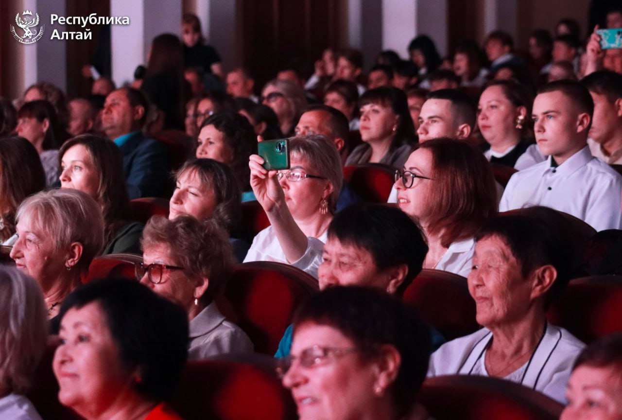 Глава Республики Алтай Андрей Турчак поздравил Горно-Алтайский государственный политехнический колледж имени Михаила Захаровича Гнездилова с 70-летним юбилеем Глава Республики Алтай Андрей Турчак поздравил Горно-Алтайский государственный политехнический колледж имени Михаила Захаровича Гнездилова с 70-летним юбилеем