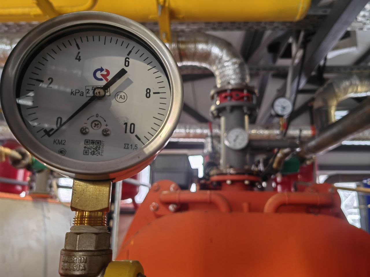 Новый модуль с отопительным котлом на газовом топливе мощностью 2,2 МВт установили в переулке Лобном в Горно-Алтайске, идут пуско-наладочные работы Новый модуль с отопительным котлом на газовом топливе мощностью 2,2 МВт установили в переулке Лобном в Горно-Алтайске, идут пуско-наладочные работы