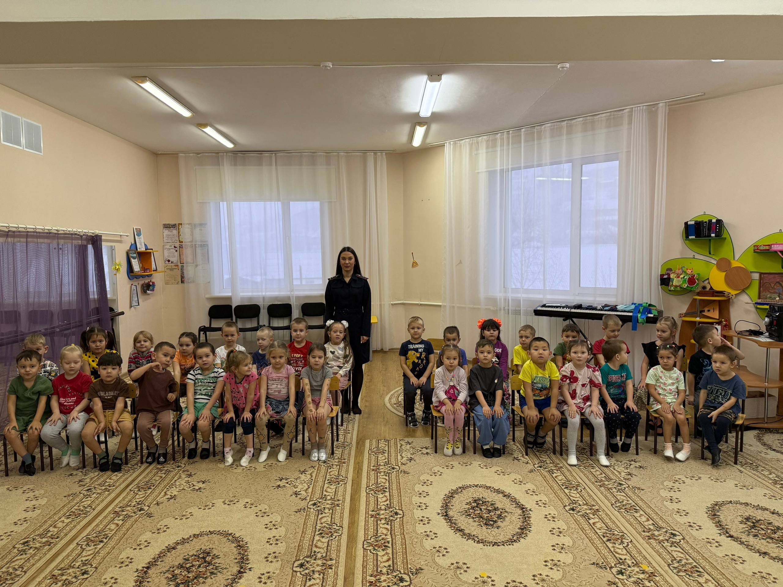 В детском саду «Огонек». с. Кызыл-Озек сотрудник региональной Госавтоинспекции провела мероприятие по ПДД В детском саду «Огонек». с. Кызыл-Озек сотрудник региональной Госавтоинспекции провела мероприятие по ПДД