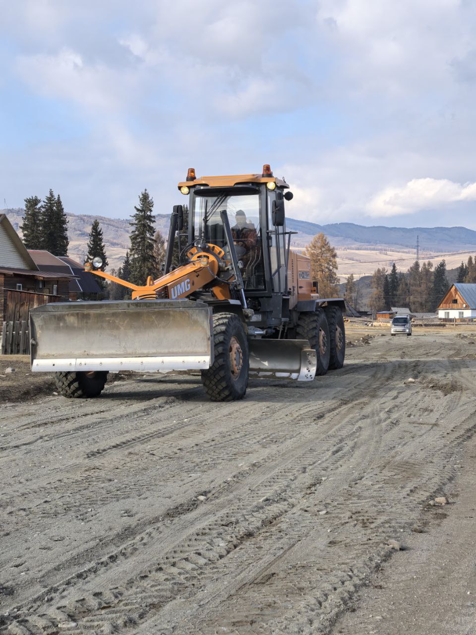 Продолжается ремонт внутрипоселковых дорог в Улаганском районе, сообщил глава муниципального образования Айдар Акчин Продолжается ремонт внутрипоселковых дорог в Улаганском районе, сообщил глава муниципального образования Айдар Акчин