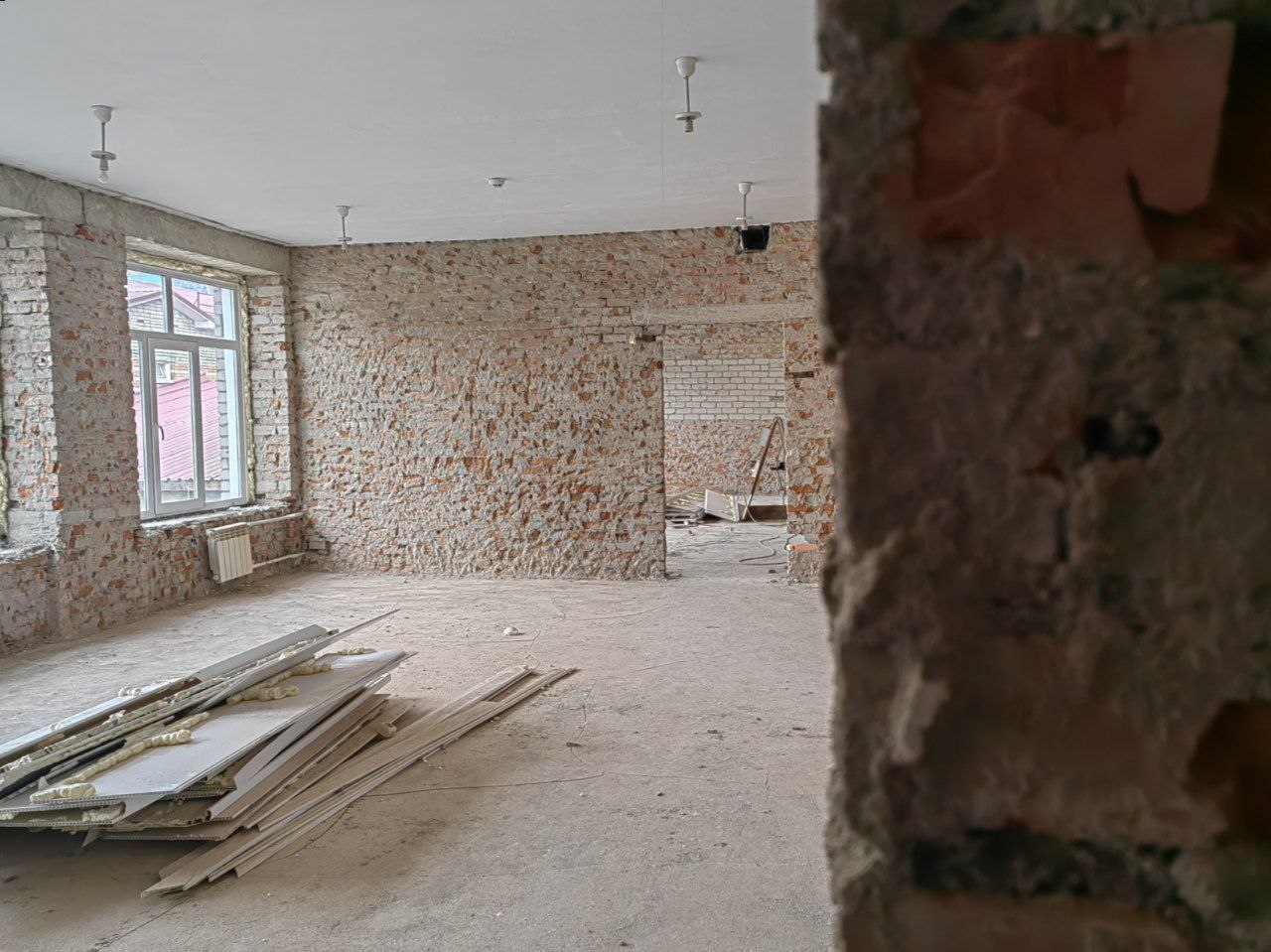 Подрядчик начали демонтаж в зданиях детского сада №6 и начальной школы гимназии №3 в Горно-Алтайке в рамках капремонта Подрядчик начали демонтаж в зданиях детского сада №6 и начальной школы гимназии №3 в Горно-Алтайке в рамках капремонта