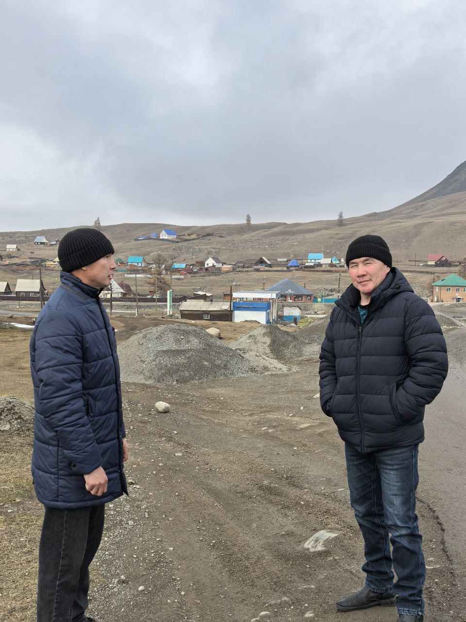 Продолжается ремонт внутрипоселковых дорог в Улаганском районе, сообщил глава муниципального образования Айдар Акчин Продолжается ремонт внутрипоселковых дорог в Улаганском районе, сообщил глава муниципального образования Айдар Акчин