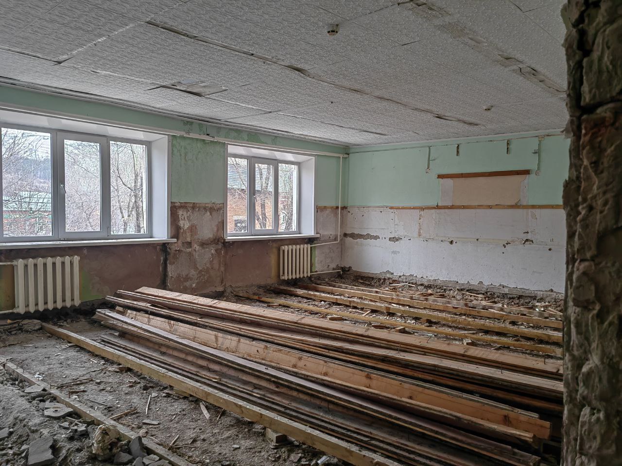 В городском детском саду №6 и начальной школе гимназии №3 начали делать капитальный ремонт В городском детском саду №6 и начальной школе гимназии №3 начали делать капитальный ремонт