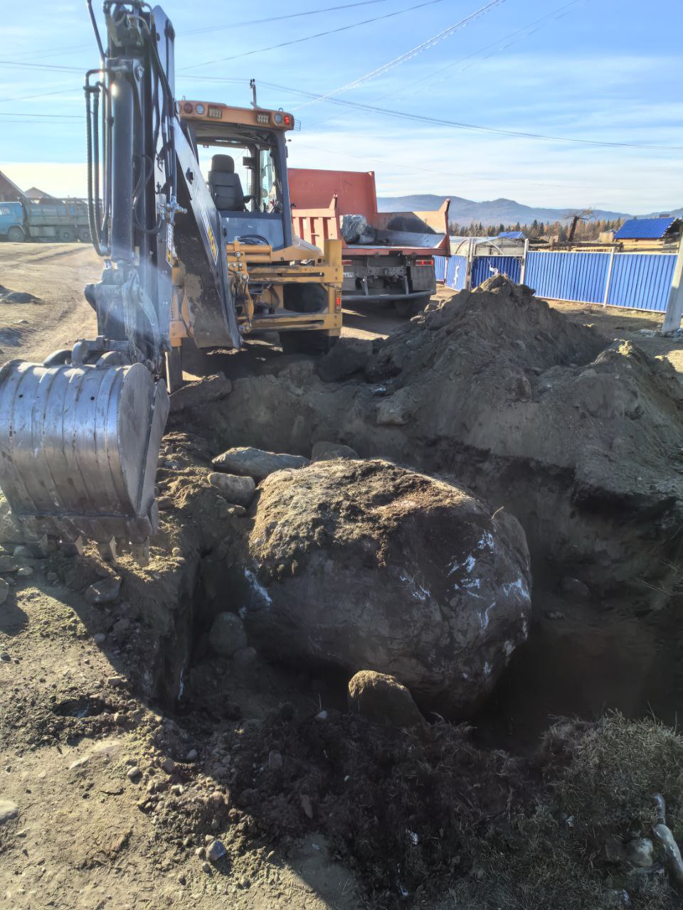 В Улаганском районе активно ремонтируют внутрипоселковые дороги