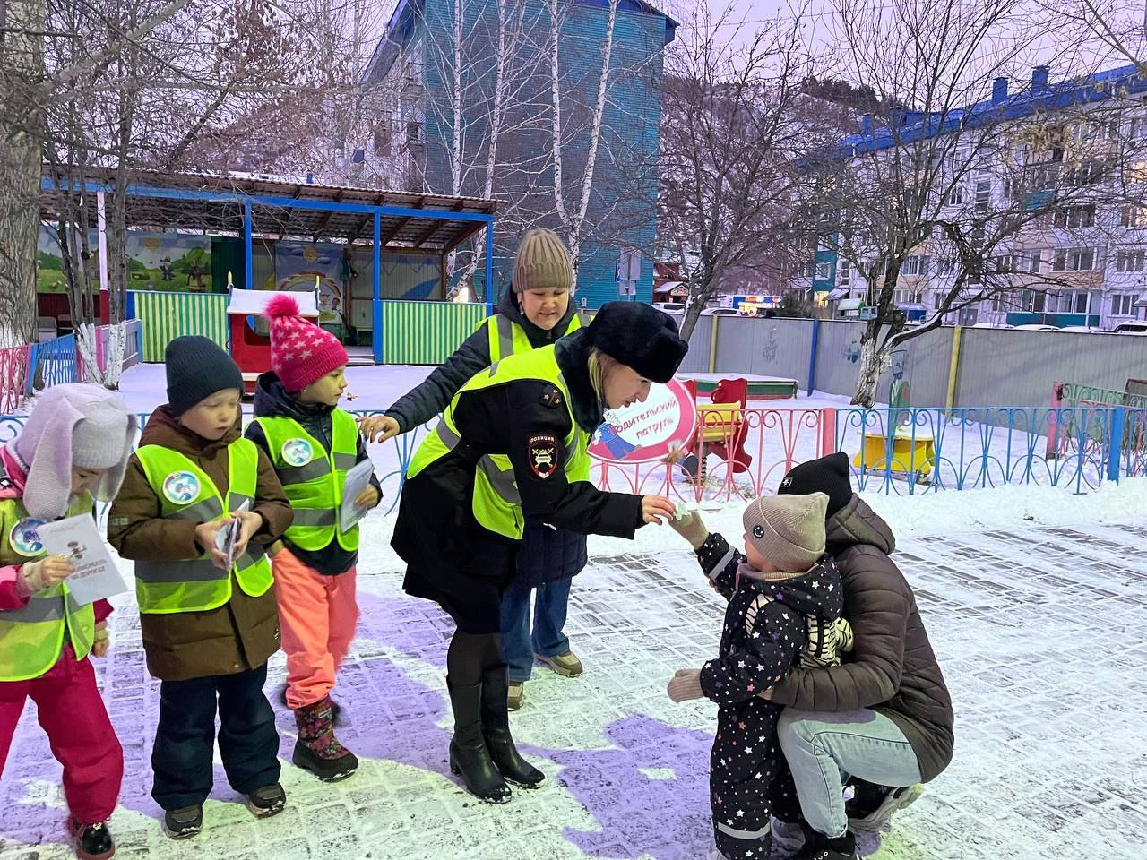 Акция "Родительский патруль" по соблюдению ПДД состоялась в детском саду №14 г. Горно-Алтайска Акция "Родительский патруль" по соблюдению ПДД состоялась в детском саду №14 г. Горно-Алтайска