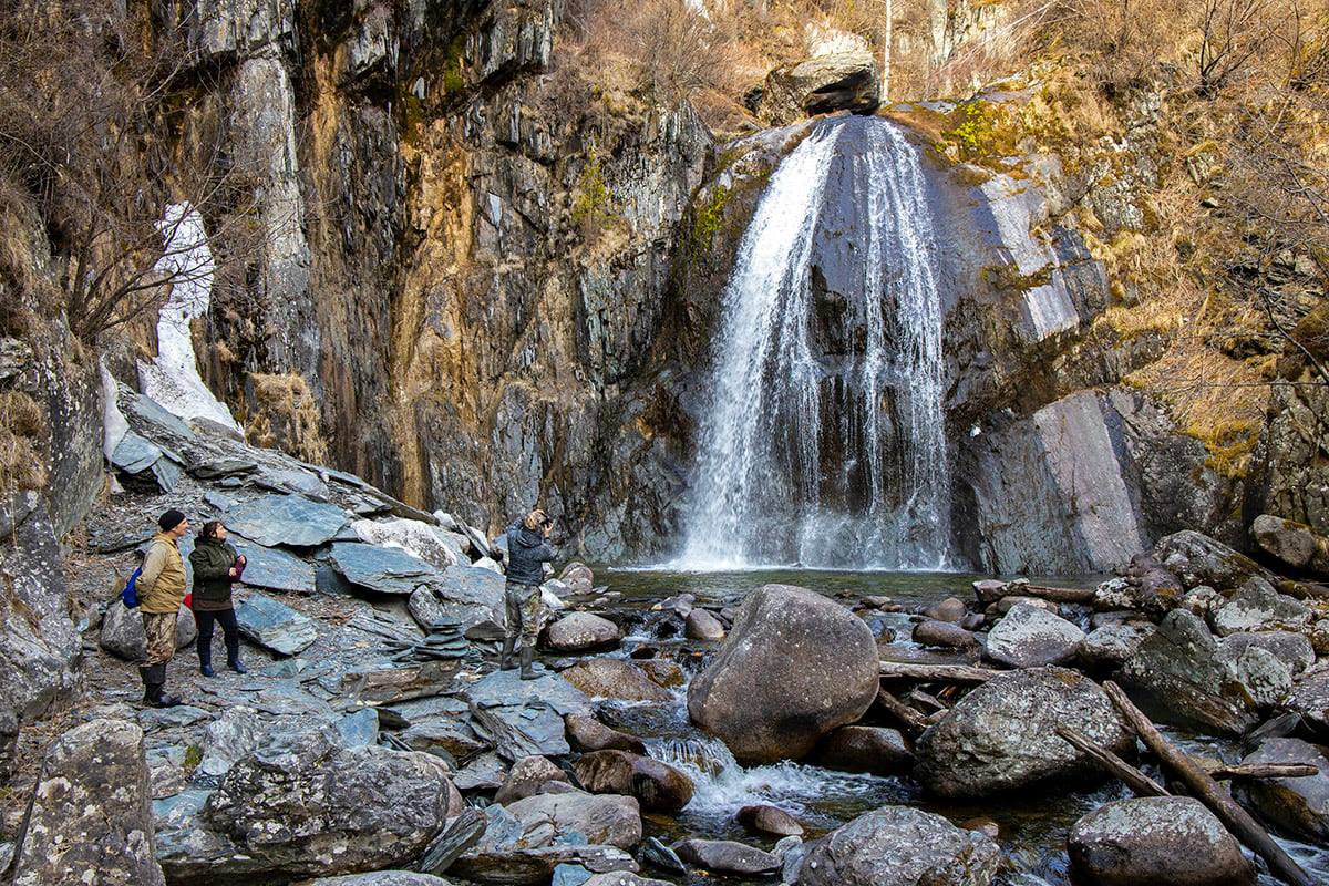 Водопад Корбу в Алтайском заповеднике меняет свой облик каждый сезон Водопад Корбу в Алтайском заповеднике меняет свой облик каждый сезон