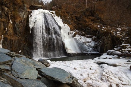 Водопад Корбу в Алтайском заповеднике меняет свой облик каждый сезон