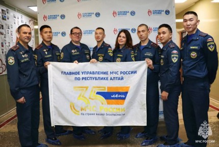 Более 15 литров крови сдали сотрудники Главного управления МЧС России по Республике Алтай – донорскую акцию приурочили к 35-летнему юбилею ведомства