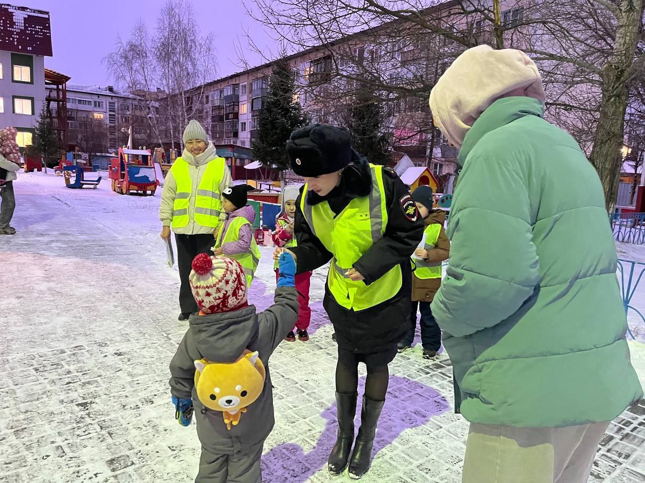 Акция "Родительский патруль" по соблюдению ПДД состоялась в детском саду №14 г. Горно-Алтайска Акция "Родительский патруль" по соблюдению ПДД состоялась в детском саду №14 г. Горно-Алтайска