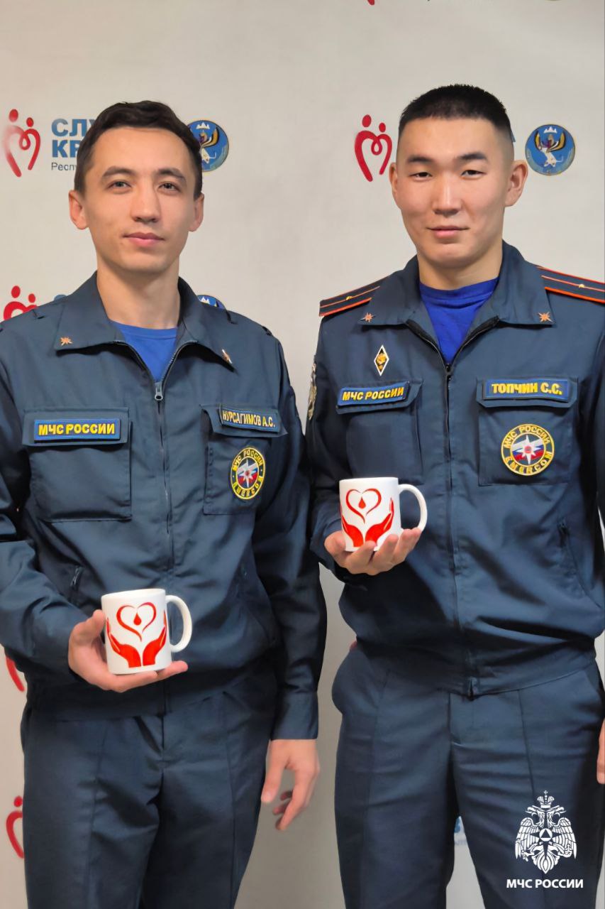 Более 15 литров крови сдали сотрудники Главного управления МЧС России по Республике Алтай – донорскую акцию приурочили к 35-летнему юбилею ведомства Более 15 литров крови сдали сотрудники Главного управления МЧС России по Республике Алтай – донорскую акцию приурочили к 35-летнему юбилею ведомства