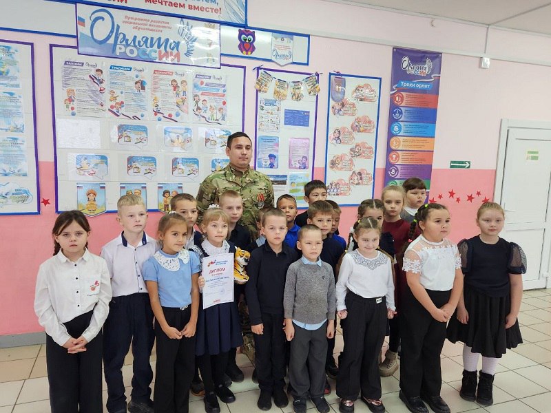 В школах Чойского района торжественно наградили участников и призеров регионального конкурса «Мой папа – мой герой», приуроченного ко Дню отца