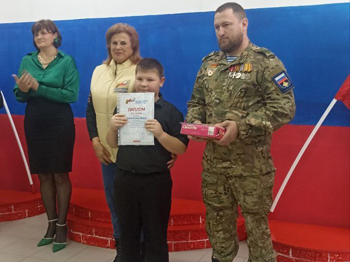 В школах Чойского района торжественно наградили участников и призеров регионального конкурса «Мой папа – мой герой», приуроченного ко Дню отца В школах Чойского района торжественно наградили участников и призеров регионального конкурса «Мой папа – мой герой», приуроченного ко Дню отца