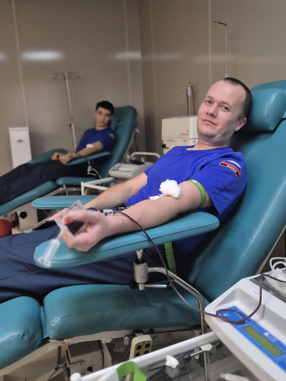 Более 15 литров крови сдали сотрудники Главного управления МЧС России по Республике Алтай – донорскую акцию приурочили к 35-летнему юбилею ведомства Более 15 литров крови сдали сотрудники Главного управления МЧС России по Республике Алтай – донорскую акцию приурочили к 35-летнему юбилею ведомства