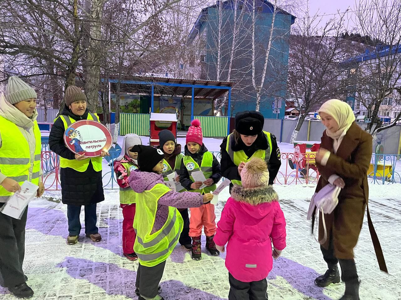 Акция "Родительский патруль" по соблюдению ПДД состоялась в детском саду №14 г. Горно-Алтайска Акция "Родительский патруль" по соблюдению ПДД состоялась в детском саду №14 г. Горно-Алтайска