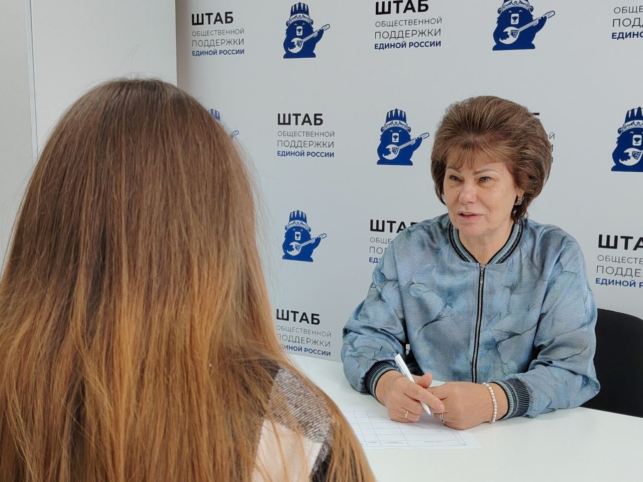 В соответствии с графиком провела прием граждан по личным вопросам.