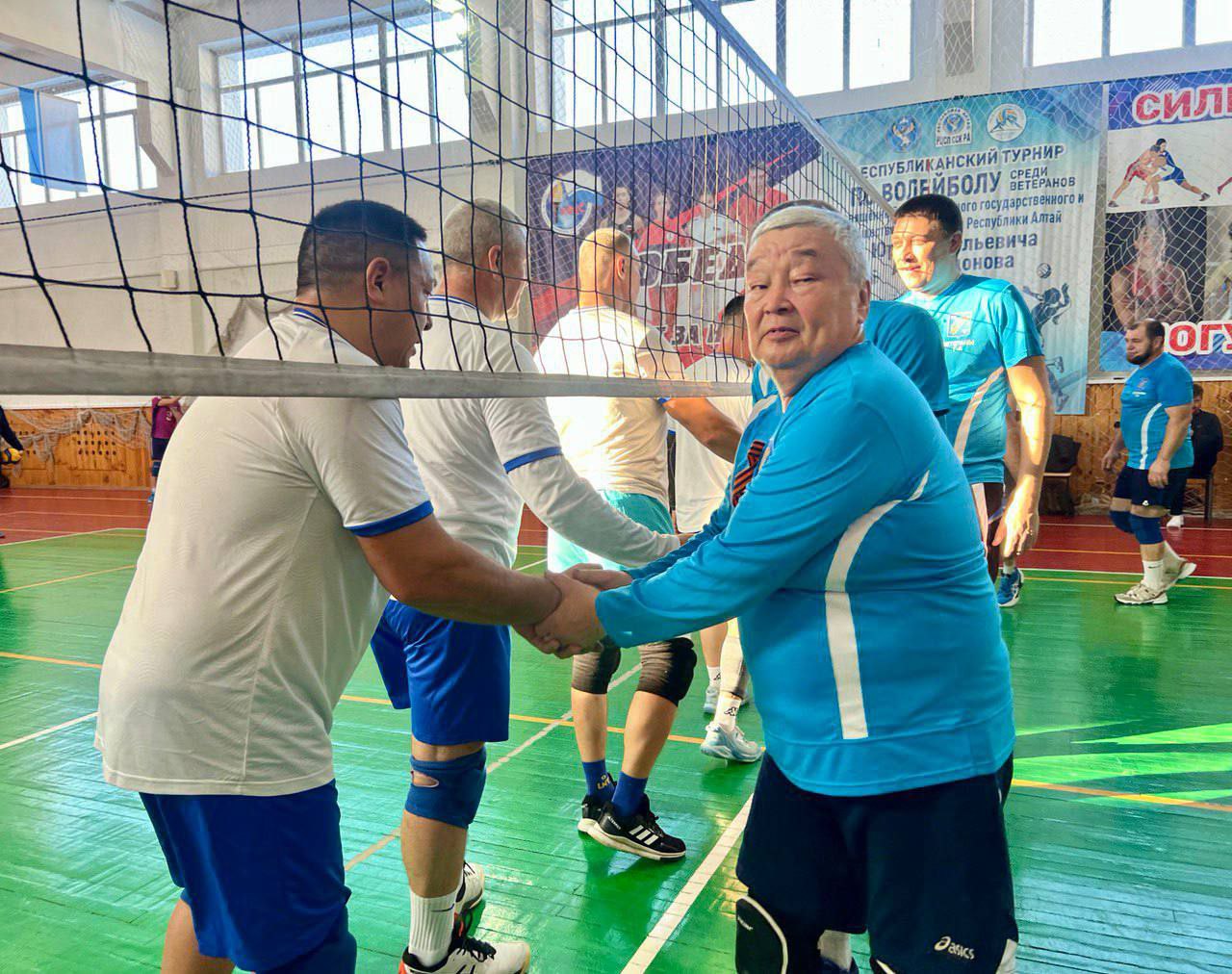 В Горно-Алтайске проходит республиканский турнир по волейболу, посвящённый памяти видного политического деятеля Ю.В. Антарадонова В Горно-Алтайске проходит республиканский турнир по волейболу, посвящённый памяти видного политического деятеля Ю.В. Антарадонова