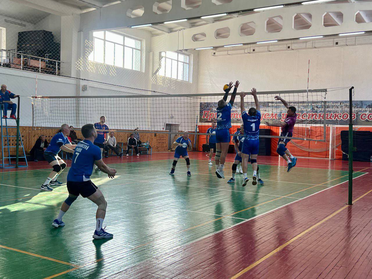 В Горно-Алтайске проходит республиканский турнир по волейболу, посвящённый памяти видного политического деятеля Ю.В. Антарадонова В Горно-Алтайске проходит республиканский турнир по волейболу, посвящённый памяти видного политического деятеля Ю.В. Антарадонова