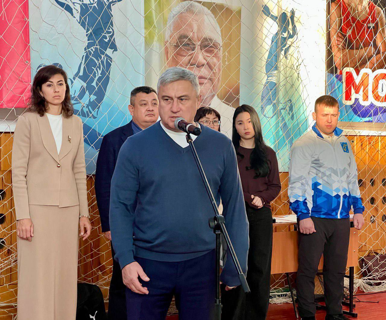 В Горно-Алтайске проходит республиканский турнир по волейболу, посвящённый памяти видного политического деятеля Ю.В. Антарадонова