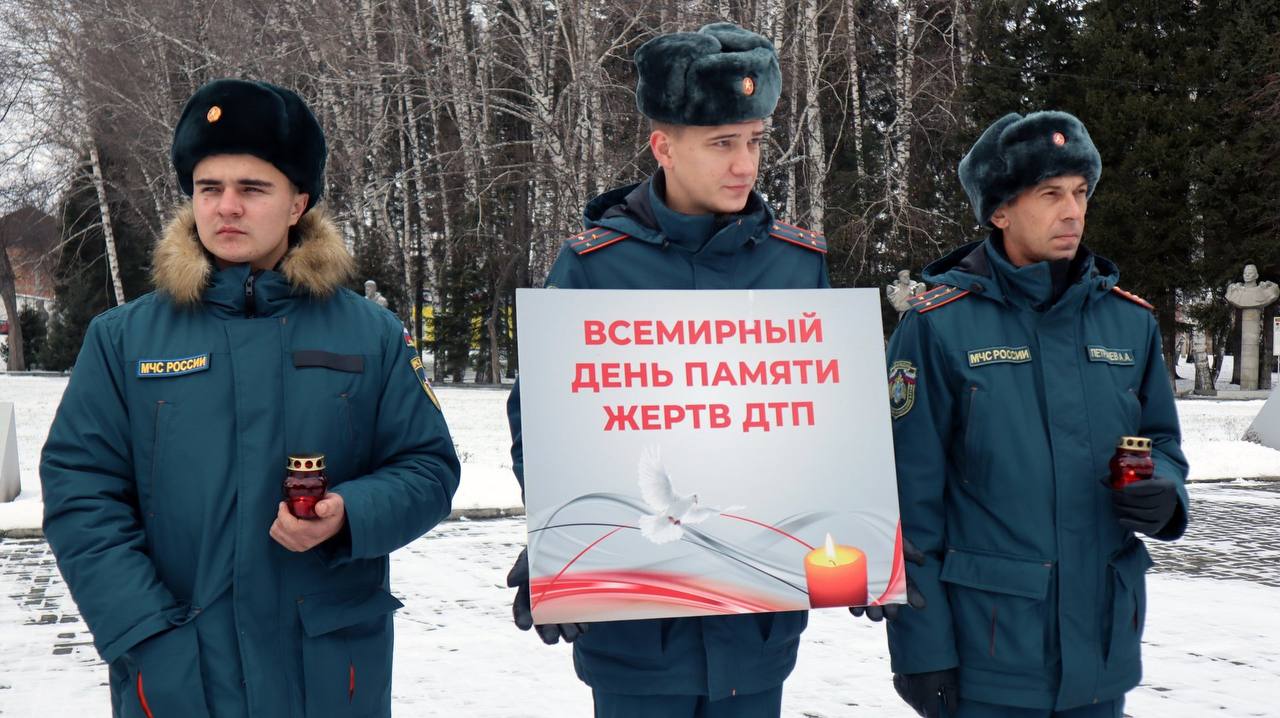 В столице региона прошла акция «Жизнь бесценна», приуроченная к Международному дню памяти жертв ДТП В столице региона прошла акция «Жизнь бесценна», приуроченная к Международному дню памяти жертв ДТП