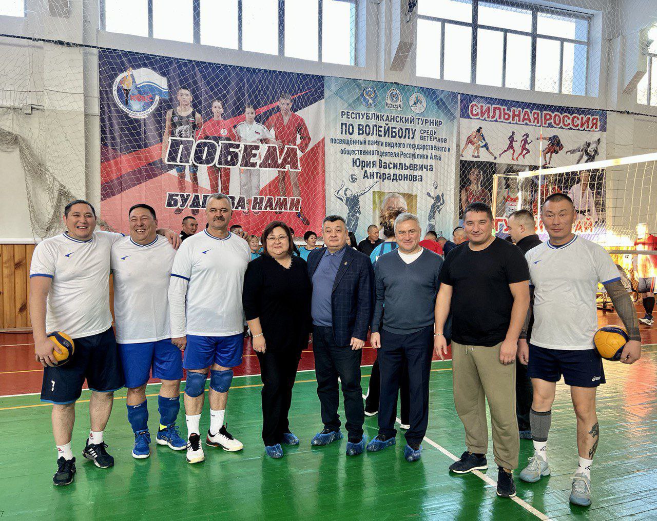 В Горно-Алтайске проходит республиканский турнир по волейболу, посвящённый памяти видного политического деятеля Ю.В. Антарадонова В Горно-Алтайске проходит республиканский турнир по волейболу, посвящённый памяти видного политического деятеля Ю.В. Антарадонова