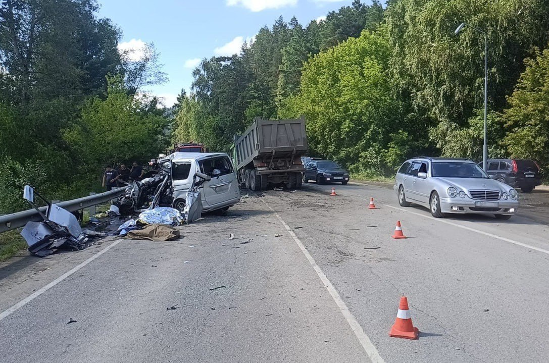 70-летний пенсионер из Новосибирска, погубивший в ДТП на Чуйском тракте почти всю семью, приговорен к 3 годам лишения свободы 70-летний пенсионер из Новосибирска, погубивший в ДТП на Чуйском тракте почти всю семью, приговорен к 3 годам лишения свободы