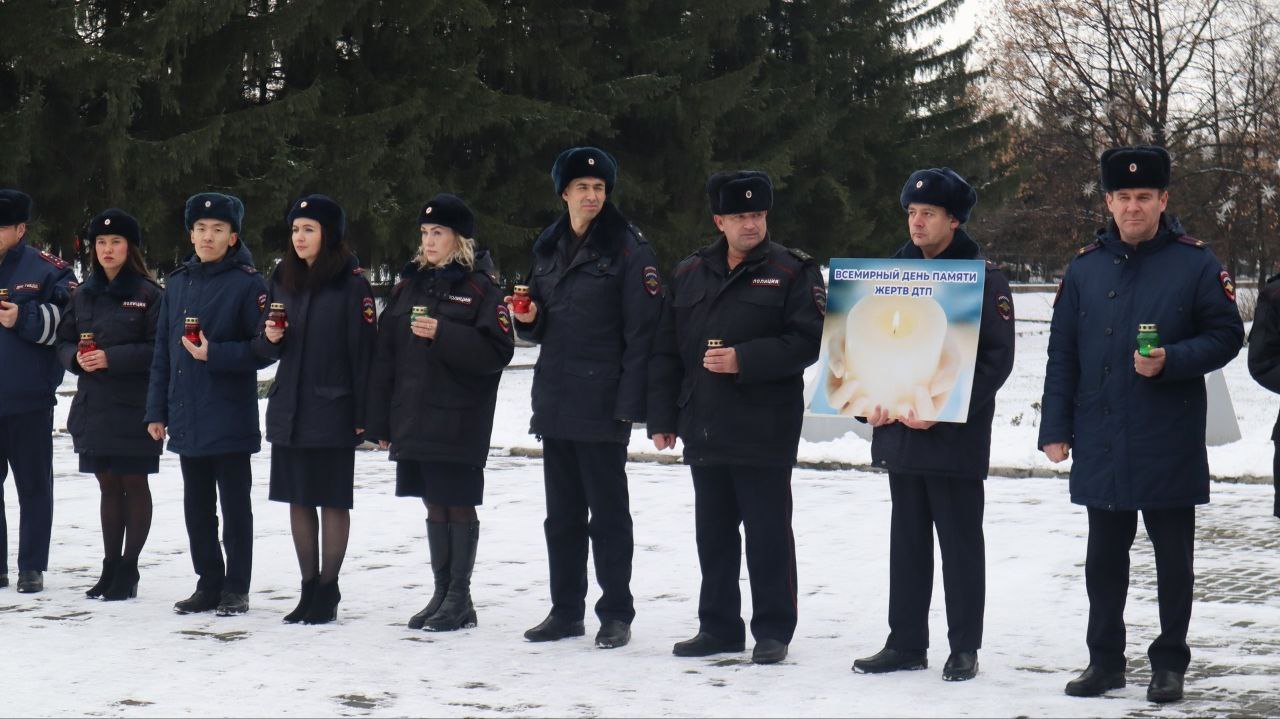 В Республике Алтай прошла акция «Жизнь – бесценна!», посвященная Всемирному дню памяти жертв ДТП В Республике Алтай прошла акция «Жизнь – бесценна!», посвященная Всемирному дню памяти жертв ДТП