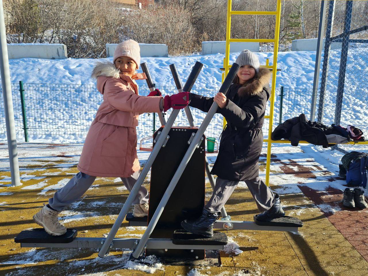 На Заимке в ТОС «Яблоневый сад» открыли детскую и спортивную площадку, сообщает сенатор Артур Кохоев На Заимке в ТОС «Яблоневый сад» открыли детскую и спортивную площадку, сообщает сенатор Артур Кохоев